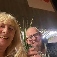 Great wee cafe just opened in cresswell st, off byres rd. Launch Foods,  profits go to help feed the hungry kids in Glasgow. And the cookies & cakes  are tasty!!