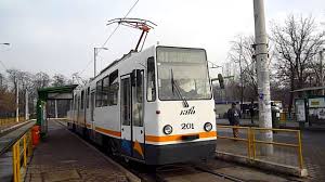 În față la casa presei libere (la stația ratb), la intrarea în parcul herăstrău, la intersecția cu bd. Tramvaiul V3a 93m 2000 201 Parasind Terminalul Piata Presei Libere Pe Linia 41 Youtube