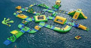 Voiloka est situé sur la plage de la crête du parc national d'oka et offre de la location et des cours pour tous les niveaux. The Impossible Floating Obstacle Course In Montreal Trylon