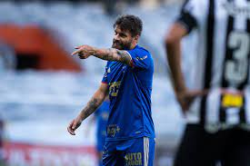 Cruzeiro faz grande jogo, tem chances para vencer, mas leva gol nos acréscimos e é superado no clássico. Zcakfkdqq3oqym