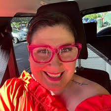 Kerry Lacey's Instagram, Twitter & Facebook