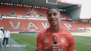 (born 26 apr, 2001) defender for fc twente enschede. Fc Twente Jayden Oosterwolde Tekent Contract Bij Fc Twente Facebook