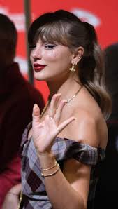 Tess Page (tessteaches)