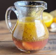 La Recette De Vinaigrette Grecque Indispensable Et Facile A Faire Recipe Greek Vinaigrette Greek Salad Dressing Recipes