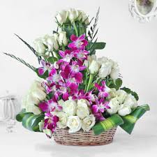 Flowers and couples in love share a very special relationship. Order White Roses And Orchids In Cane Basket Online At Best Price Free Delivery Igp Flowers