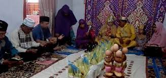 Namun demikian, adat ini sudah tidak diamalkan lagi oleh masyarakat melayu hari ini.dalam masyarakat melayu, wanita yang telah bersalin. Molontalo Upacara Adat Selamatan Yang Menandai Tujuh Bulan Usia Kehamilan Direktorat Warisan Dan Diplomasi Budaya
