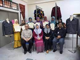 Fesyen berubah mengikut putaran masa. Diploma Fesyen Dan Pakaian Ikbn