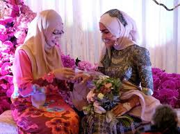 Sejak cincin tunang dipulangkan kepada keluarga sufian di. Bermula Daripada Celebrity Crush Kini Sufian Suhaimi Dan Elfira Loy Selamat Bertunang Entertainment Rojak Daily