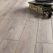 Carrelage Interieur Havana En Cerame Pleine Masse Gris Clair 15 X 90 Cm Carrelage Interieur Carrelage Imitation Parquet Carrelage Aspect Bois