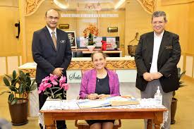 Department of telecommunications, welcomes shri dhotre sanjay shamrao, hon'ble minister of state for human resource development, communications and electronics & information technology. File Ambassador Kamala Lakhdhir Meeting With Yb Dato Seri Saifuddin Abdullah Minister Of Communications And Multimedia 50370327578 Jpg Wikimedia Commons