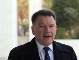 Ο κουγιασ μεχρι τωρα εχει υποστει 2 ηττεσ ωσ νομικοσ: Koygias Sto Mega Epixeirhmatika Symferonta Xtypoyn Ton Lignadh Gia Na Plh3oyn Thn Kybernhsh Ta Nea
