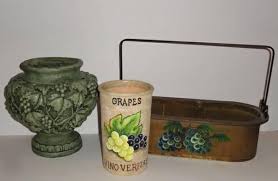 1.5 its simple and expresses all the fruit, wine and cheese our family always partake in & of. Old World Grape Themed Kitchen Decor Vase Bread Basket Utensil Caddie For Sale In Edmond Oklahoma Classified Americanlisted Com