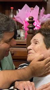 Para todas as mamães da nossa cidade, que com seus filhos edificaram nossa  história e com seu amor nos apontam o caminho da lealdade, respeito,  trabalho e amor ao próximo ♥️ Deus abençoe todas vcs 🙏