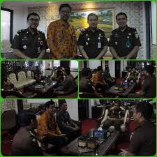 Satya adhi wicaksana satya : Silaturahmi Bawaslu Ke Kantor Kejaksaan Negeri Surabaya 17 09 2018