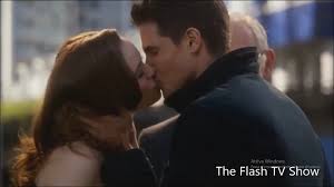 Cisco Tells Jay Garrick And Caitlin To Just Kiss Already In New The Flash  Clip