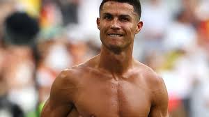 Toplam 4.389 crıstıano ronaldo haberi bulunmuştur. Uh La La Ronaldo Nach Deutschland Spiel Oberkorperfrei Promiflash De