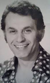 Ένας φτωχός αγρότης, μετά το στρατιωτικό του, πηγαίνει στην αθήνα όπου. Nikos 3an8opoylos Actors Movies Greek