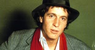 Trentacinque anni senza il talento di Rino Gaetano Da Crotone a Roma in  piazza con la sua musica