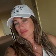 Kristal Rogers's Instagram, Twitter & Facebook