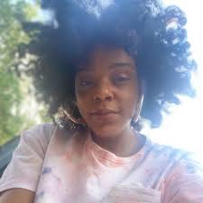 Rosie Roche, a second cousin of Prince William and Prince Harry, has  reportedly died. He was 20 years old.