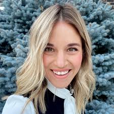 Amanda Leavitt's Instagram, Twitter & Facebook