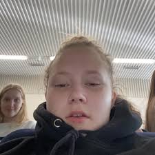 Iida-Ellen ”Iita, Iitatiita” Aleksandra Lehto Syntynyt: 21.1.2004 Pituus:  varmaan 162cm Paikkakunta: Vimpeli (rules) Huone: 621 Kasti: MoMe Tässä