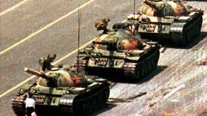 In what is known as the tiananmen square massacre, troops armed with assault rifles and accompanied by tanks fired at the demonstrators and those trying to block the military's advance into tiananmen square. Diá»…n Biáº¿n Vá»¥ Tháº£m Sat Thien An Mon NÄƒm 1989 Tri Thá»©c Vn