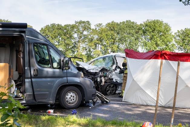 Dode door ongeluk tussen auto en camperbus op N348 bij Raalte | Regio | De  Stentor.nl