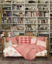 Maison Flaneur On Instagram On Dis Oui Au Rouge Et Rose Via Nomibis And Moismont En 2020 Maison Murs En Contreplaque Spacieux