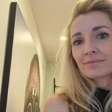 Ellen Tuinstra's Instagram, Twitter & Facebook