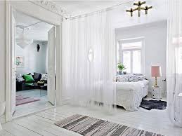 Pada contoh gambar partisi ruang tamu dan ruang makan di atas, dapat menjadi solusi untuk keterbatasan ruang di rumah minimalis anda. 8 Ide Partisi Ruangan Minimalis Buat Rumah Kecil Terlihat Besar