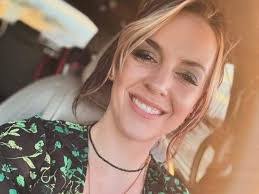 Natasha Manley's Instagram, Twitter & Facebook