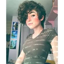 Think of your favorite style with a harder edge and more androgynous vibe Pin By Husvehrd On People I Think Are Pretty In 2020 Short Grunge Hair Tomboy Hairstyles Androgynous Hair