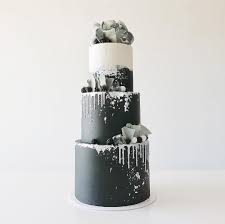 Black And White Drip Cake Ideas Black White Silver I Loved This Theme Featuring Silver Hand Painted Drip Silver Le Black And White Wedding Cake White Birthday Cakes White Wedding Cakes