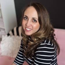 Jessica Mounce's Instagram, Twitter & Facebook