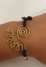 Son Pikap On Twitter Gittigim Ulkelerde Oraya Ozgu Bir Taki Stili Varsa Mutlaka Aliyorum 1 Yunandan Spiral Desenli Bir Suru Sey Almistim Bileklikler Guzel 2 Ama Heves Edip Aldigim Ust Kola Takilan