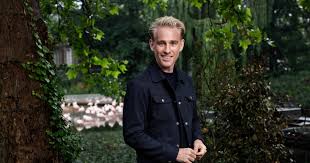(1999), caps club (2013) and familie kruys (2015). Art Rooijakkers Begint Aan Zomertalkshow Ik Ben Geen Jeroen Eva Of Matthijs Show Ad Nl