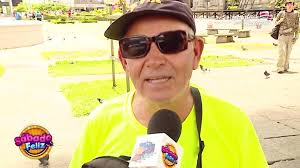 Heidi es una niña huérfana que fue enviada a vivir con su abuelo a los  Alpes suizos, un hombre malhumorado que acabará cautivado por la bondad y  alegría de su nieta. |