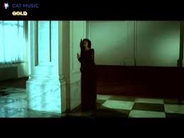 Drum asfaltat în trei zile, în peştera, una dintre cele mai bogate comune din ţară, cu ajutorul a 15 muncitori care au lucrat zi şi noapte, pentru a termina totul la timp. Nicola LangÄ Mine Lyrics English Translation