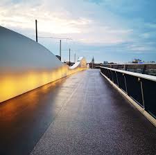 Die Neue Kienlesbergbrucke In Ulm Wurde Am 12 September Getauft Und Ab Dezember Fahrt Die Strassenbahnlinie 2 Daruber Strassenbahn Ulm Bilder