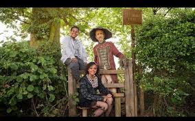 The origins of his surname being de perthuis de laillevault, the family being counts descended from charlemagne), jon was the son of screenwriter and actor roland pertwee and distant cousin of actor bill pertwee. In Review Worzel Gummidge