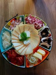 Tolle Idee Furs Nachste Raclette Nicht Immer Nur Schusselchen Und Schalchen Ich Brauche Unbed Cuisine Et Boissons Recette Salade Avocat Recettes De Cuisine