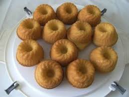 Das Perfekte Kleingeback Uta S Eierlikor Mini Gugelhupfer Oder Uta S Eierlikor Muffins 3 Cm X 7 Cm Rezept Mit Einfache Eierlikor Muffins Kleingeback Geback