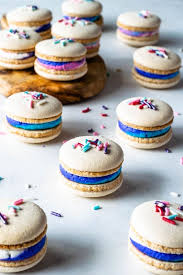 Vegan Vanilla Macarons With Sprinkles Vegan Vanilla Macarons Frenchmacarons Veganmacarons Treats Glu In 2020 Macaroon Recipes Vegan Desserts Best Vegan Desserts