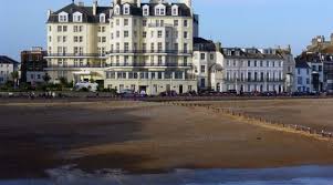 Situated on the seafront, oyo the strand hotel is just 10 minutes' walk from the victorian eastbourne pier, the royal hippodrome theatre and the city. Sprachreise Nach Eastbourne In England Mit Travelbee