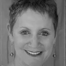 Esther Rubin's Instagram, Twitter & Facebook