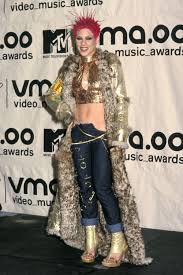 While '90s trends have made a fashion comeback recently (looking at you, biker shorts and bucket hats), i pray that early aughts fashion stays in the past. The Worst Early 2000s Fashion And Outfits Celebrity Outfits From Early 2000s