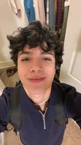 Hi, I'm Curtis. I'm a first year student at Uom and I'm currently looking  for a group for next year housing or a room that I could move into. Message  me if