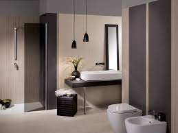 Le Piastrelle Che Rivestono Il Tuo Bagno Con Eleganza Arredo Bagno Marrone Arredamento Bagno Bagno Multicolore