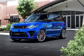 L'extérieur du svr peut être accentué grâce à un capot exclusif en fibre de carbone composite disponible en option, qui peut être commandé en. Land Rover Range Rover Sport Gallery Kc Trends